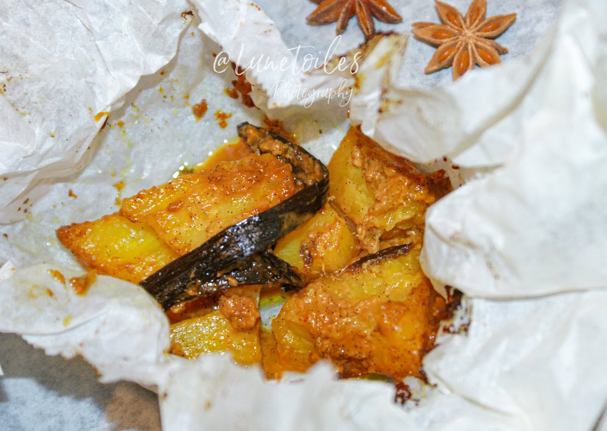 Dessert à l'ananas caramélisé en papillotes