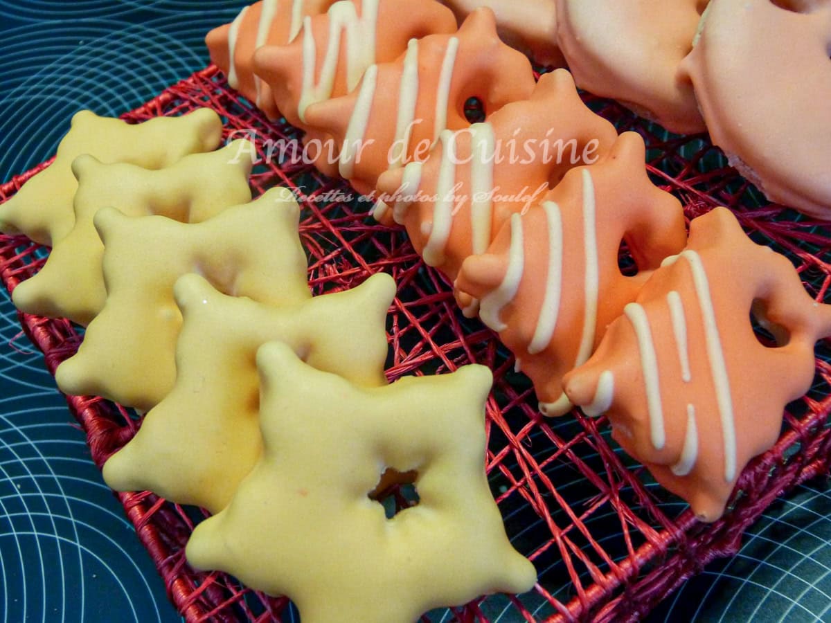 recette de biscuits sablés de Noël au glaçage royal