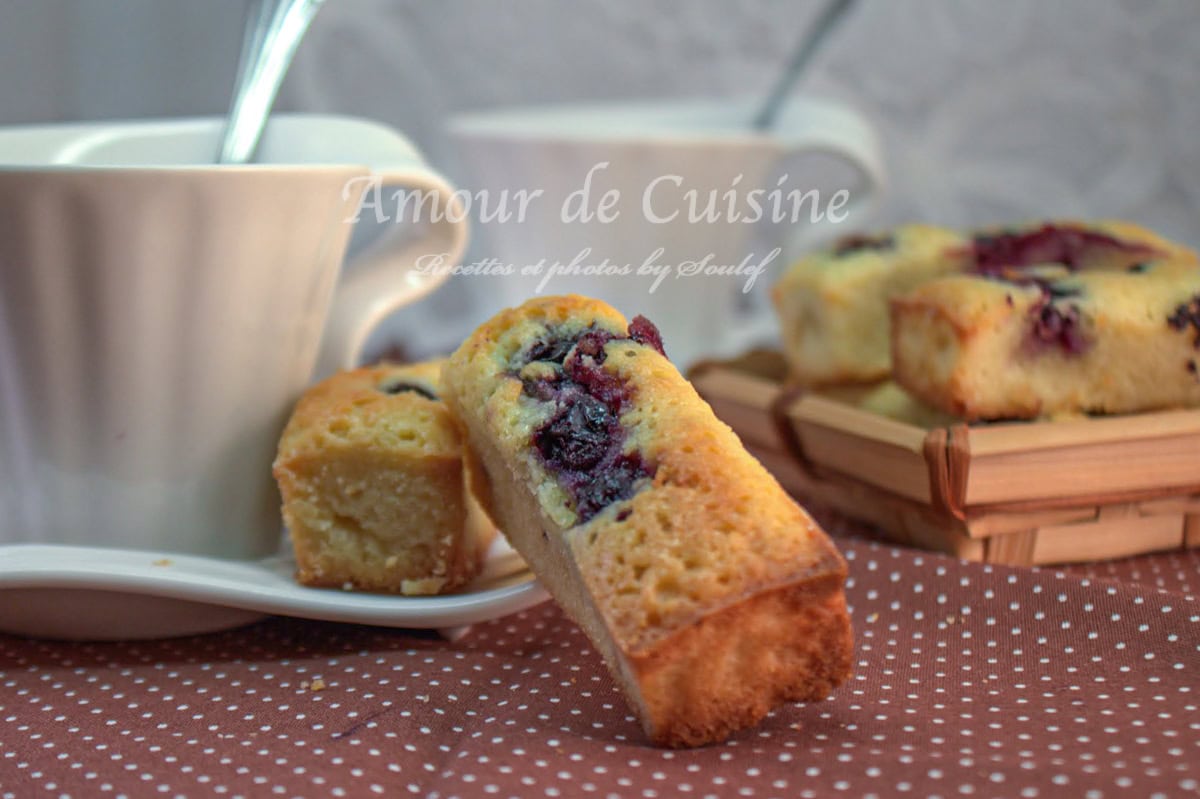 Financiers aux amandes et myrtilles