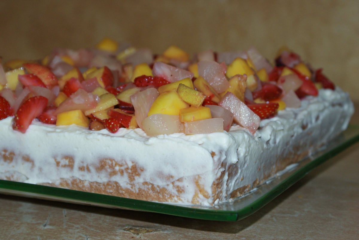 tres leches Cake à la chantilly et fruits