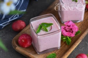 Soupe froide aux radis roses