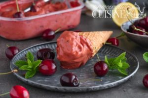 crème glacée aux cerises sans sorbetière