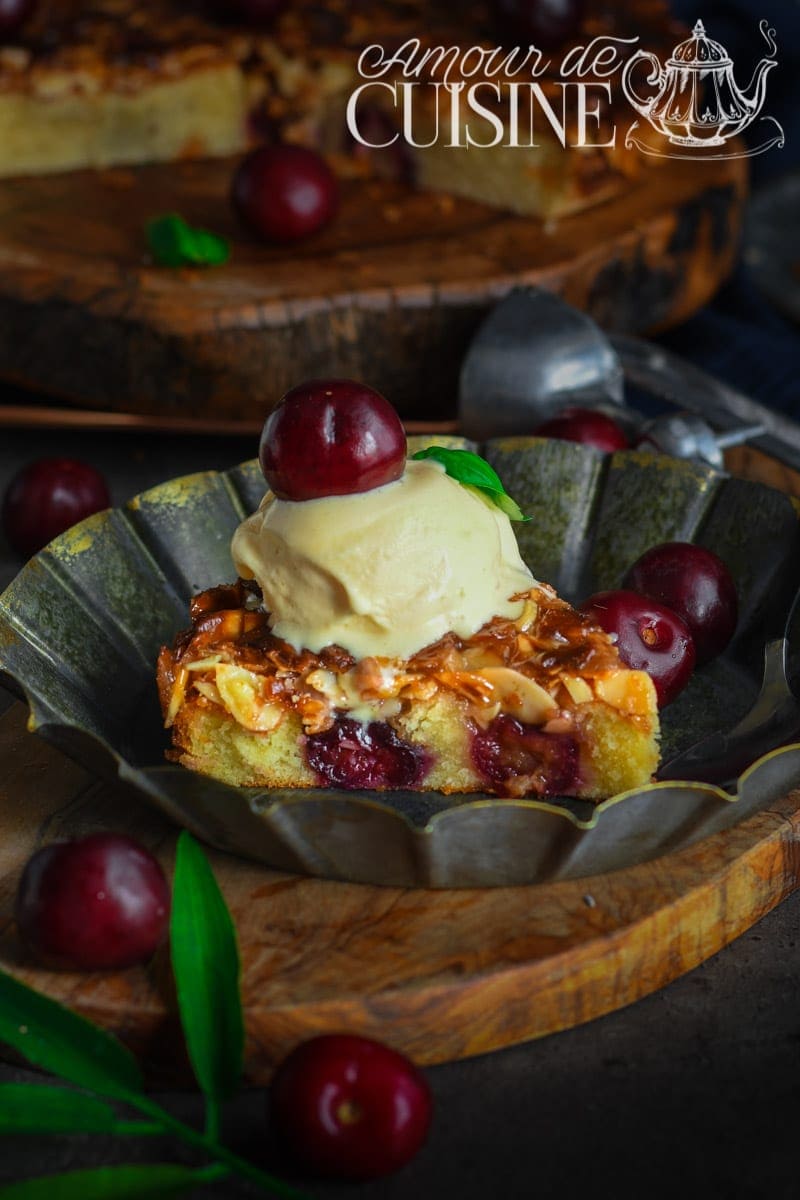 Gateau Suedois Aux Cerises Et Amandes Caramelisees Amour De Cuisine