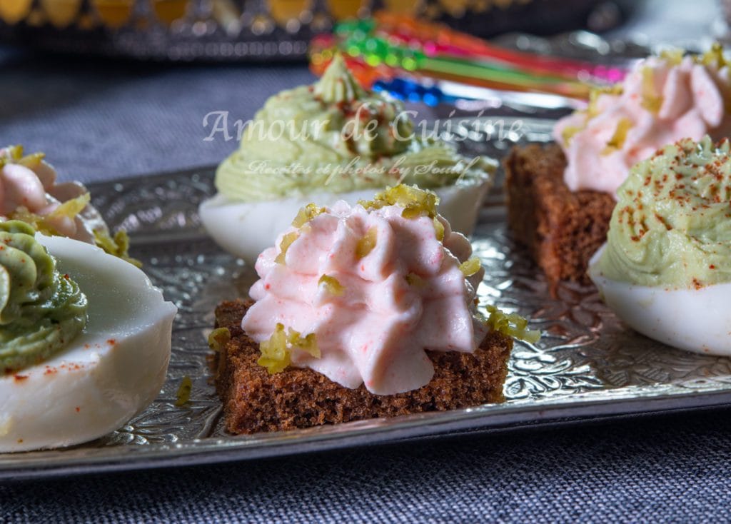 Canapés de pain d’épices au surimi