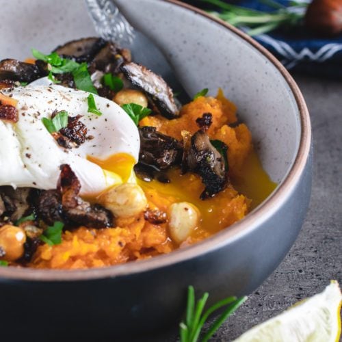 Oeuf poché en marinière de moules sauce curry - Recette Ptitchef