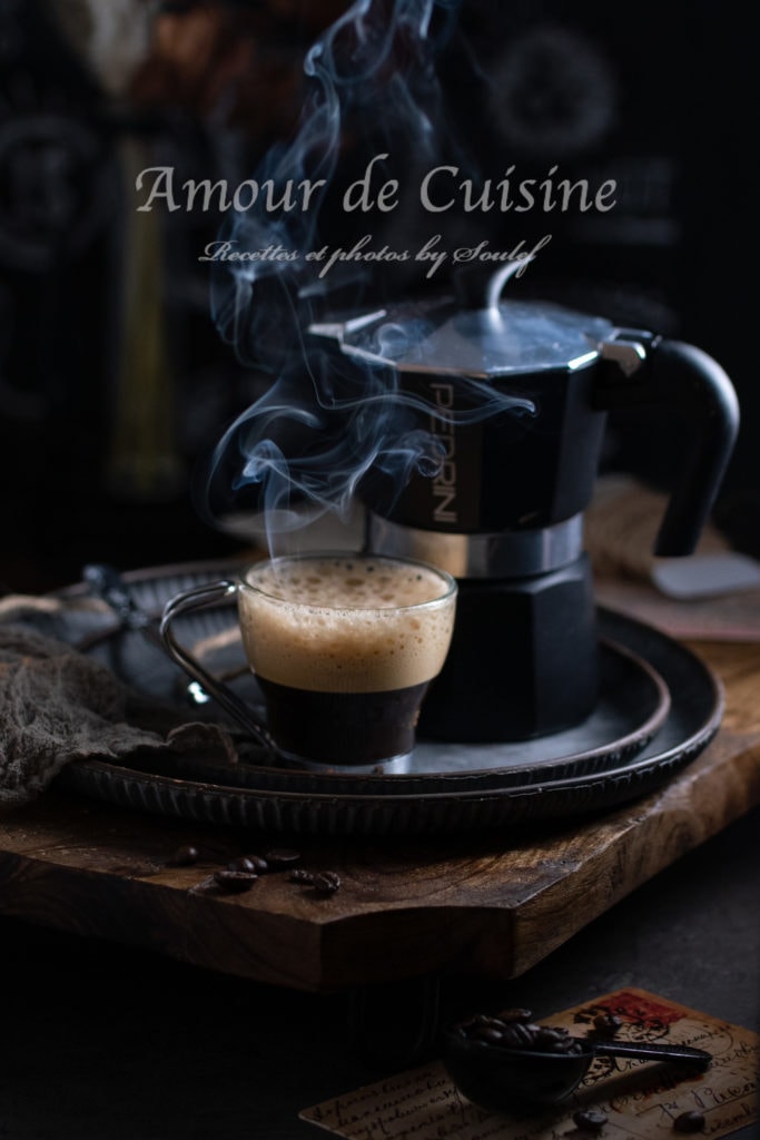 café serré bien chaud