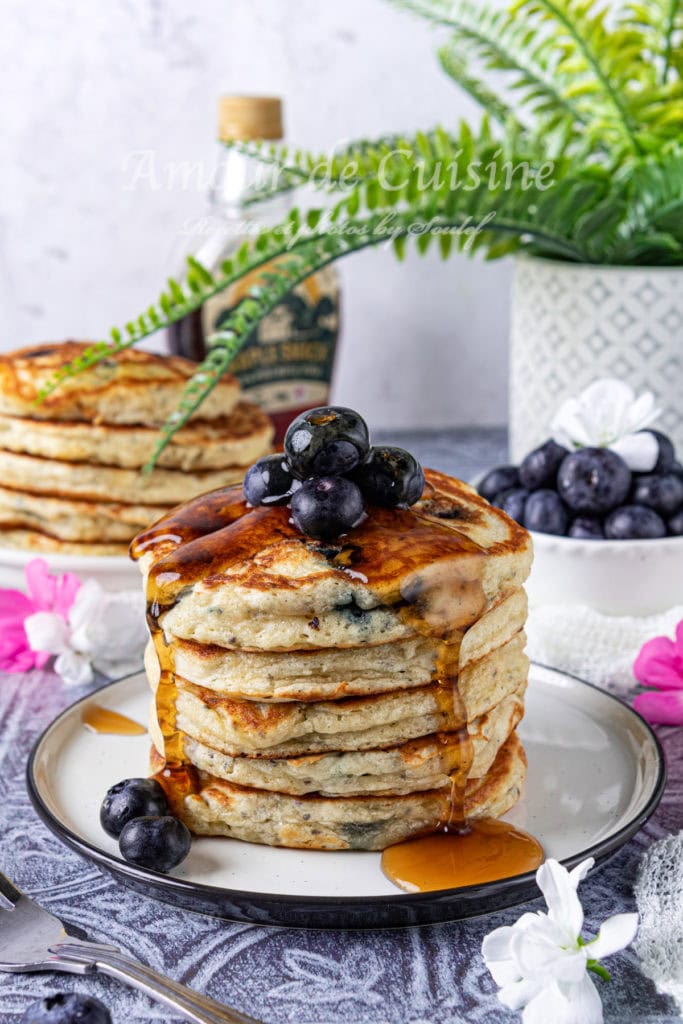 pancake-aux-graines-de-chia-et-myrtilles