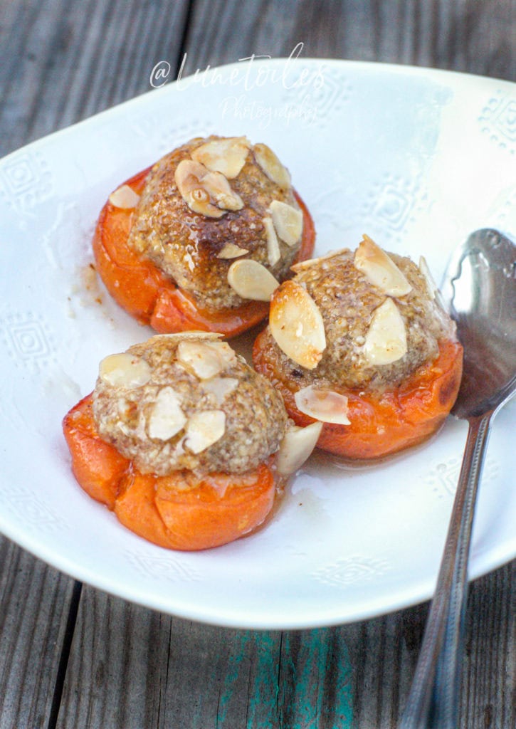 abricots à la pate d’amandes, dessert en assiette