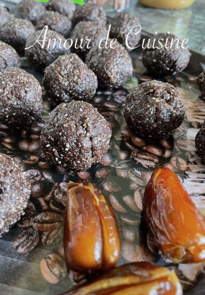 Preparation des energy balls aux dattes